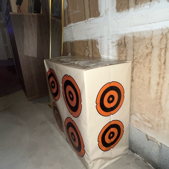 Bow and arrow target or shooting target - Picture 2 of 2